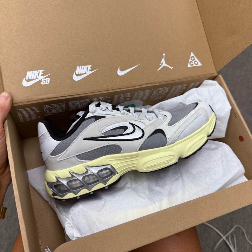 Nike Zoom Air Fire in Gray and Silver
